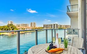 Luxury Amenities, Infinity Pool, Gym, Hot Tub