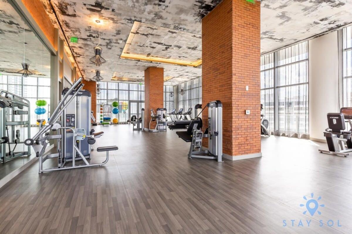 Luxury Amenities, Infinity Pool, Gym, Hot Tub Apartment Hollywood Exterior photo
