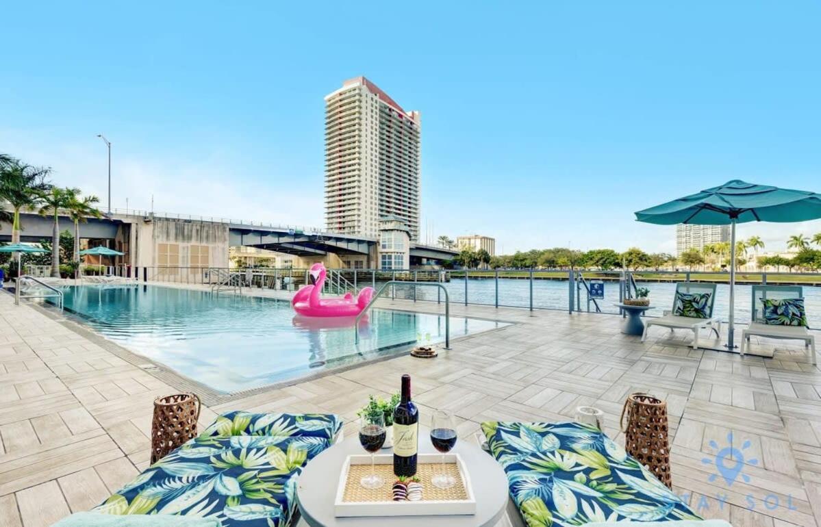 Luxury Amenities, Infinity Pool, Gym, Hot Tub Apartment Hollywood Exterior photo