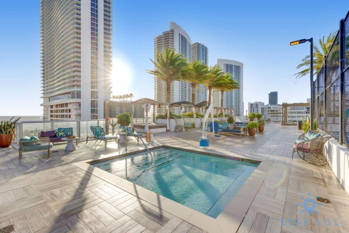 Luxury Amenities, Infinity Pool, Gym, Hot Tub Apartment Hollywood Exterior photo