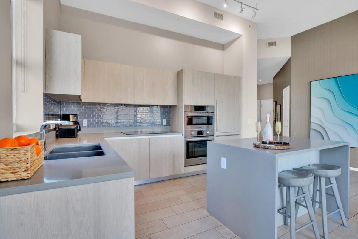 Luxury Amenities, Infinity Pool, Gym, Hot Tub Apartment Hollywood Exterior photo